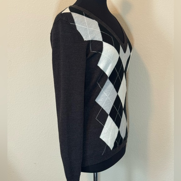 New York & Co Argyle V-Neck Sweater - Black & White Medium - Picture 5 of 9